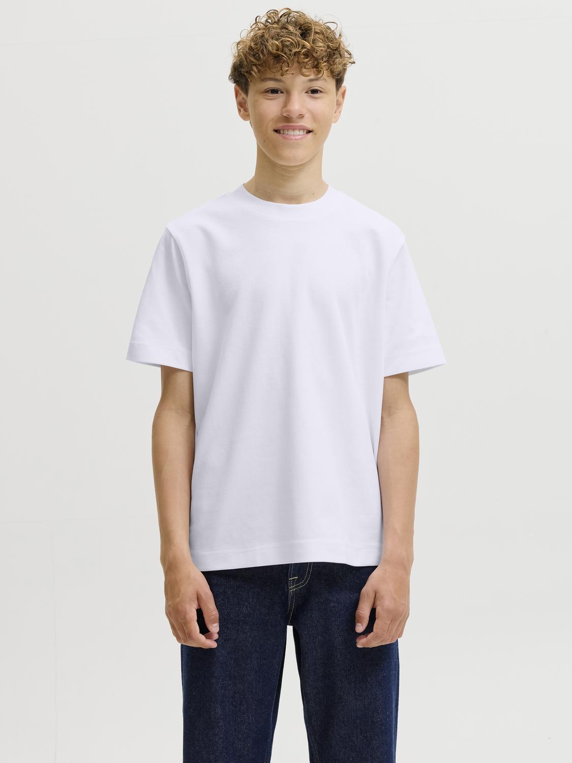 model_shot-front